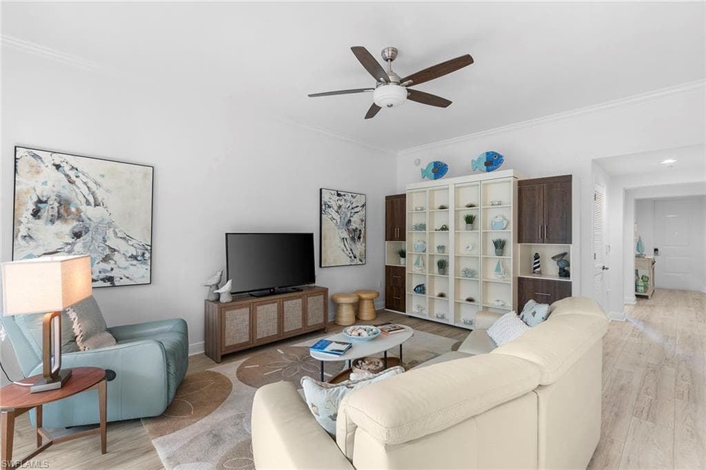 1055 Sandpiper St H-202, Naples, FL 34102-5