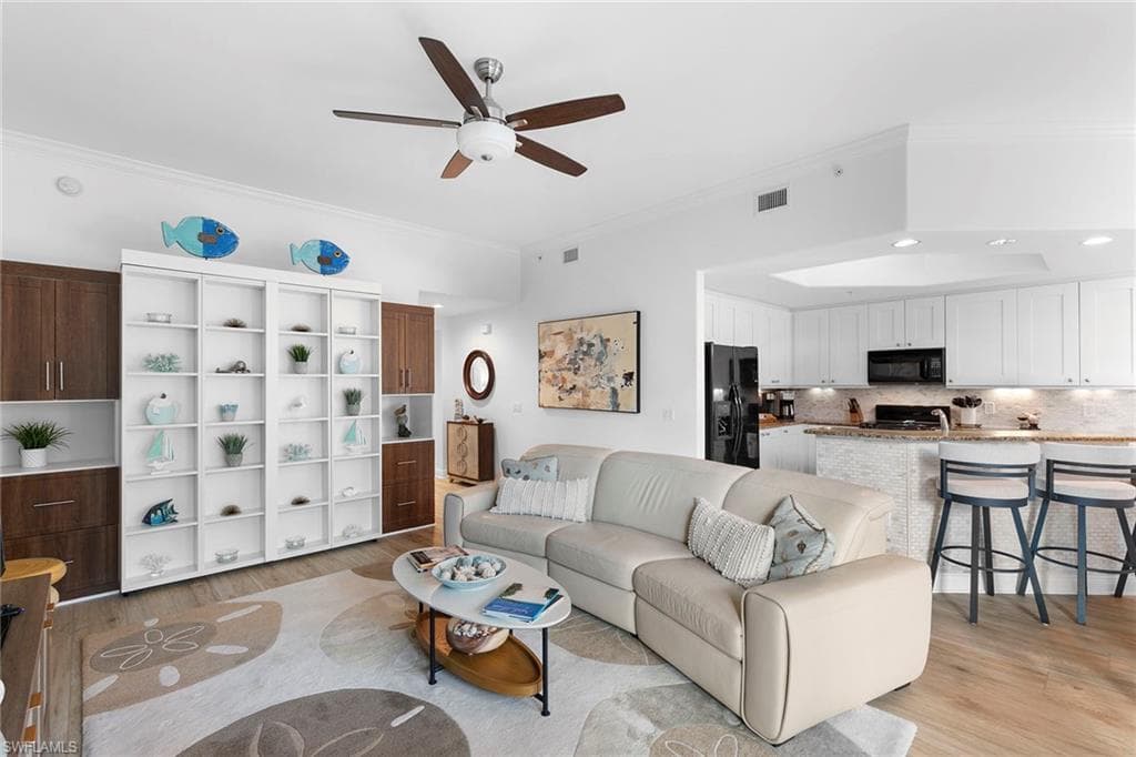 1055 Sandpiper St H-202, Naples, FL 34102-6