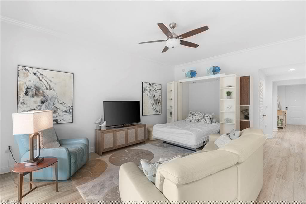 1055 Sandpiper St H-202, Naples, FL 34102-7