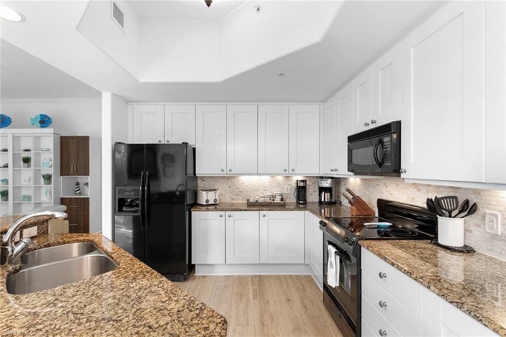1055 Sandpiper St H-202, Naples, FL 34102-8