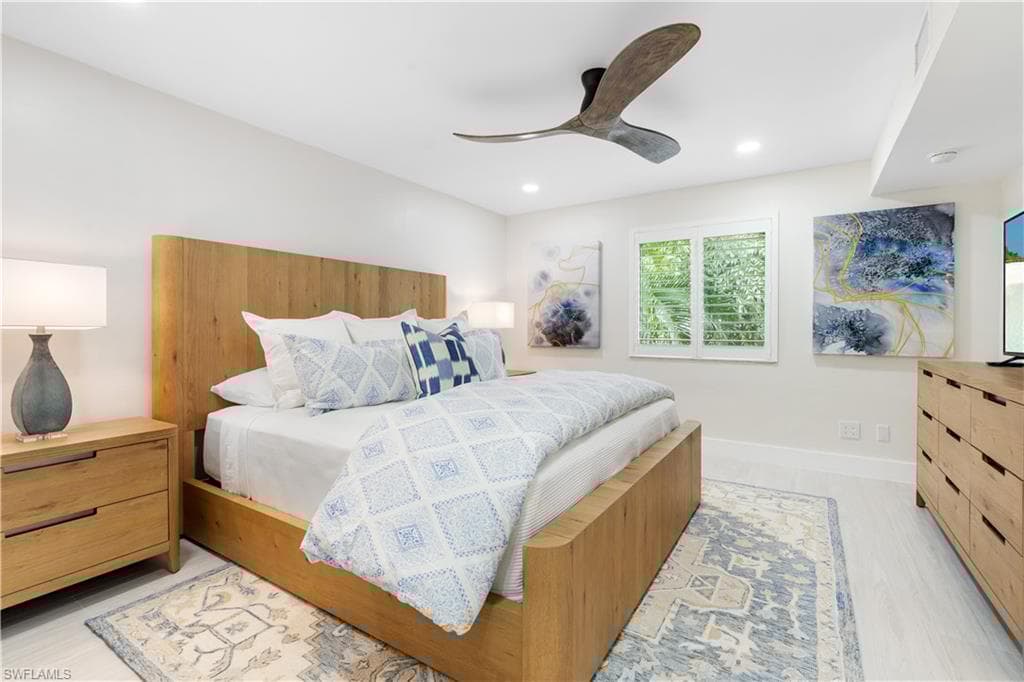 990 8th St S 1b, Naples, FL 34102-12