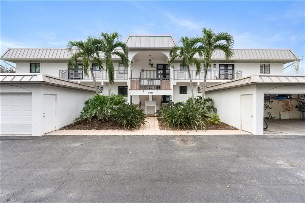 990 8th St S 1b, Naples, FL 34102-20