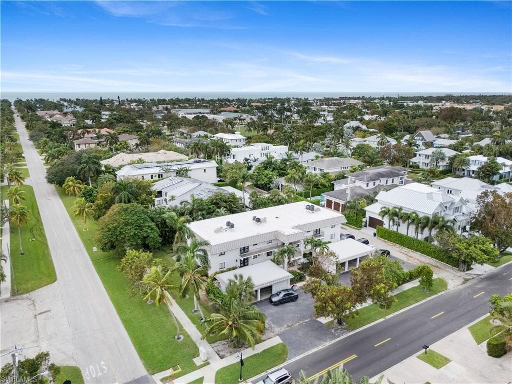 990 8th St S 1b, Naples, FL 34102-21