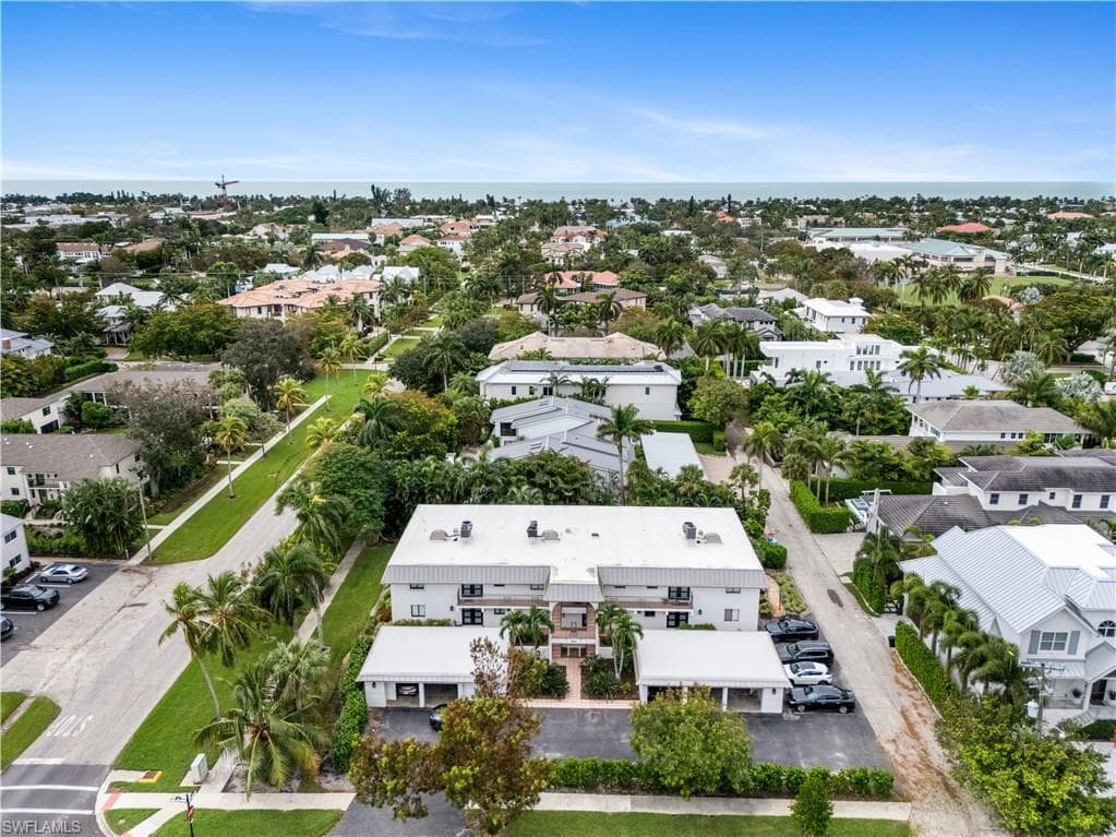 990 8th St S 1b, Naples, FL 34102-22