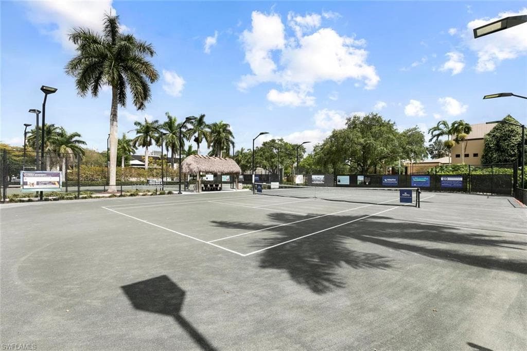 990 8th St S 1b, Naples, FL 34102-28