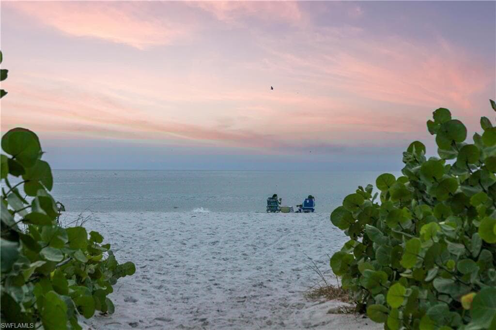 990 8th St S 1b, Naples, FL 34102-31