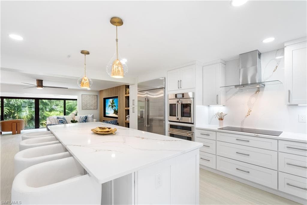 990 8th St S 1b, Naples, FL 34102-3