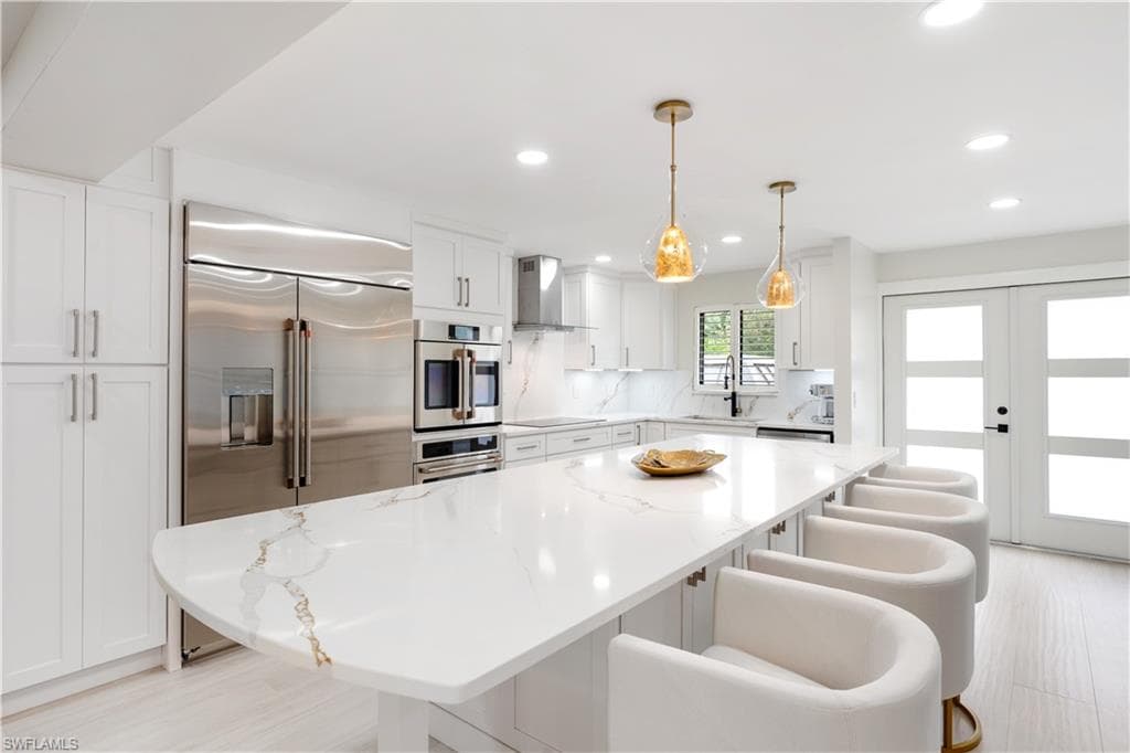 990 8th St S 1b, Naples, FL 34102-4