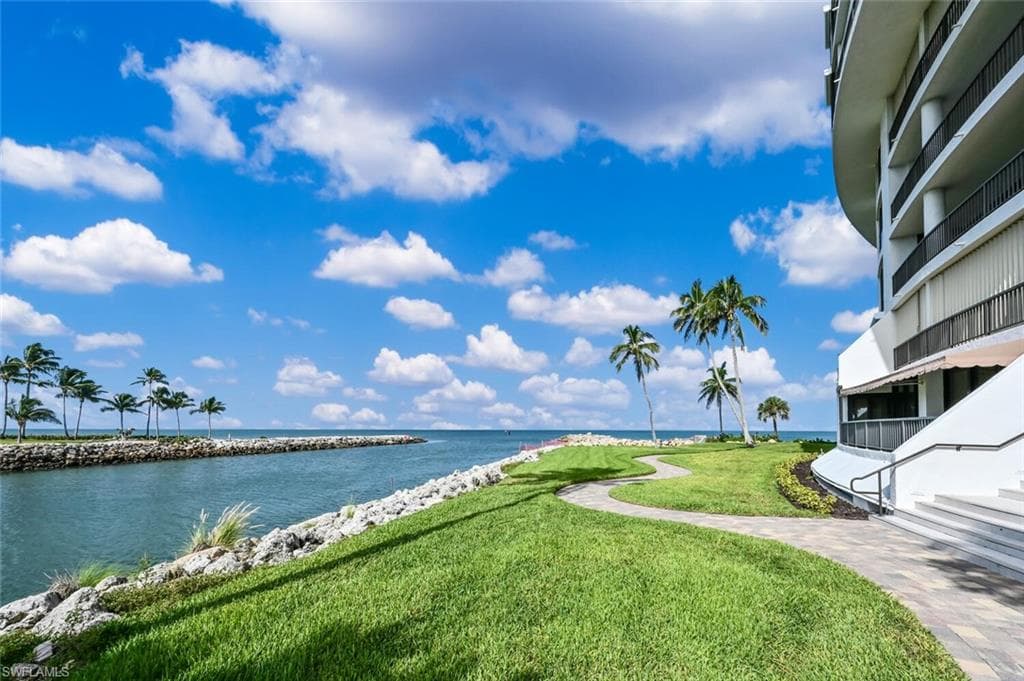 2400 Gulf Shore Blvd N 604, Naples, FL 34103-8
