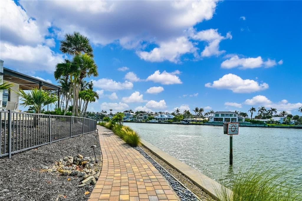 2400 Gulf Shore Blvd N 604, Naples, FL 34103-9