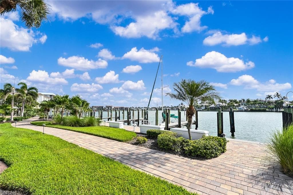 2400 Gulf Shore Blvd N 604, Naples, FL 34103-10