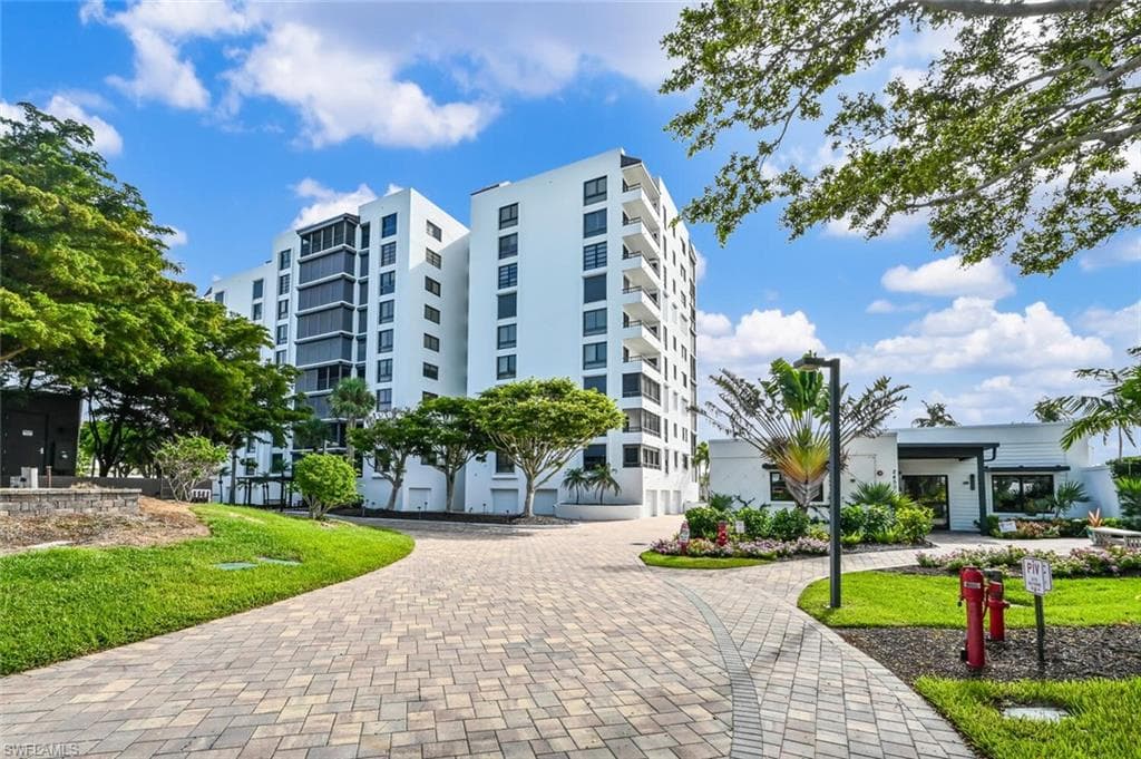 2400 Gulf Shore Blvd N 604, Naples, FL 34103-4