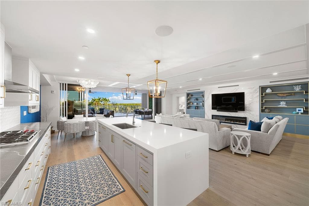 13935 Old Coast Rd 305, Naples, FL 34110-11