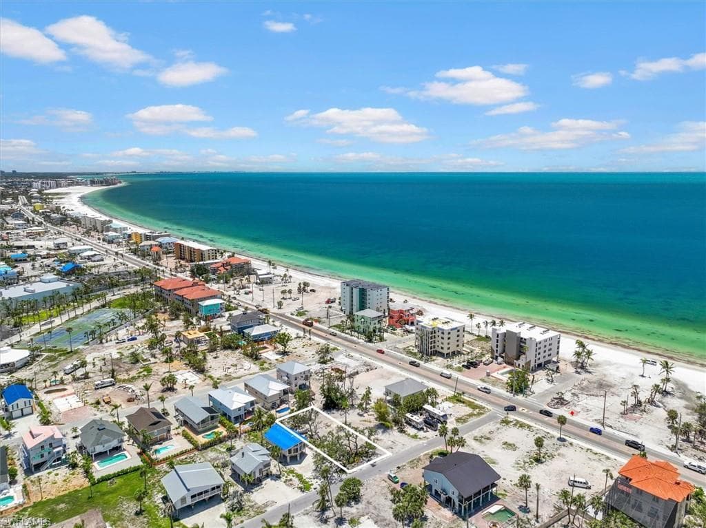 116 Bayview Ave, Fort Myers Beach, FL 33931-1
