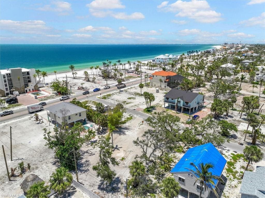 110 Bayview Ave, Fort Myers Beach, FL 33931-3