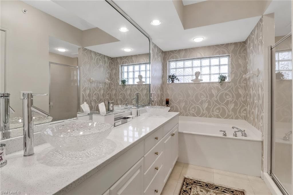 325 Dunes Blvd Terrace 2, Naples, FL 34110-23