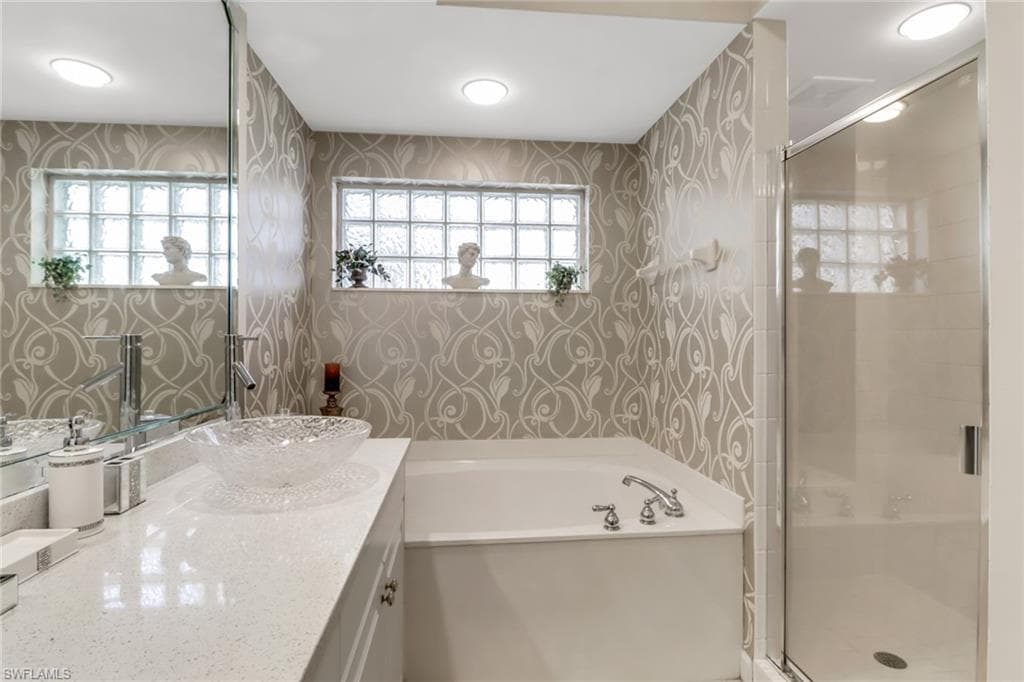 325 Dunes Blvd Terrace 2, Naples, FL 34110-25