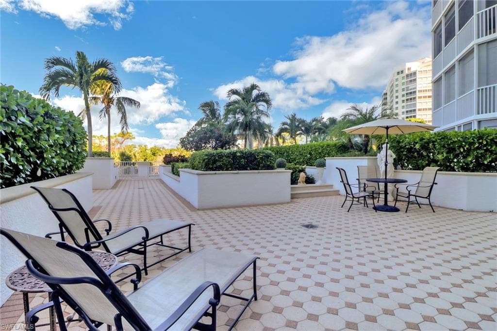 325 Dunes Blvd Terrace 2, Naples, FL 34110-29