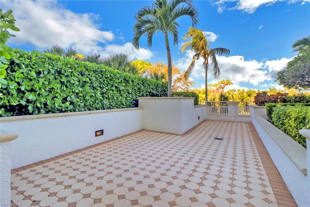 325 Dunes Blvd Terrace 2, Naples, FL 34110-30