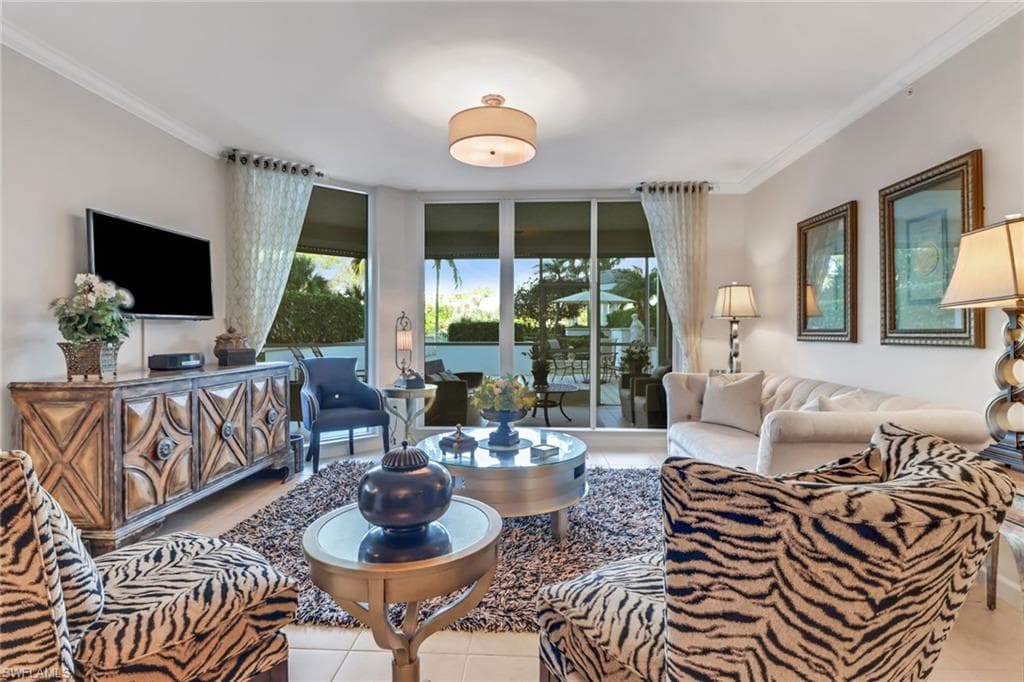 325 Dunes Blvd Terrace 2, Naples, FL 34110-5
