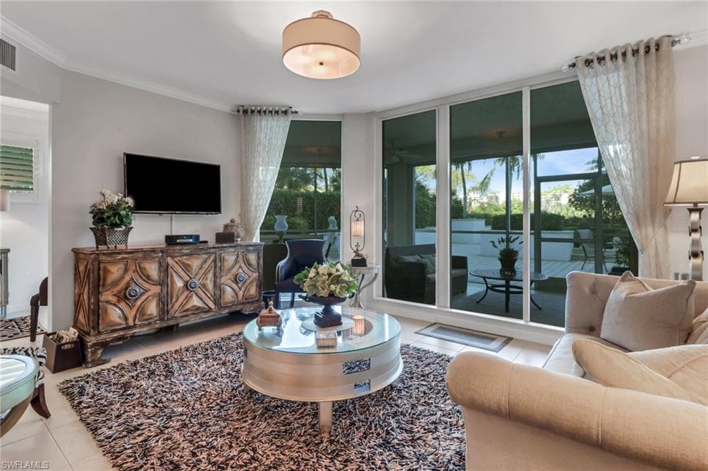 325 Dunes Blvd Terrace 2, Naples, FL 34110-7
