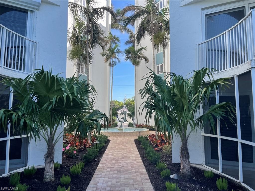 1300 Gulf Shore Blvd N 505, Naples, FL 34102-26