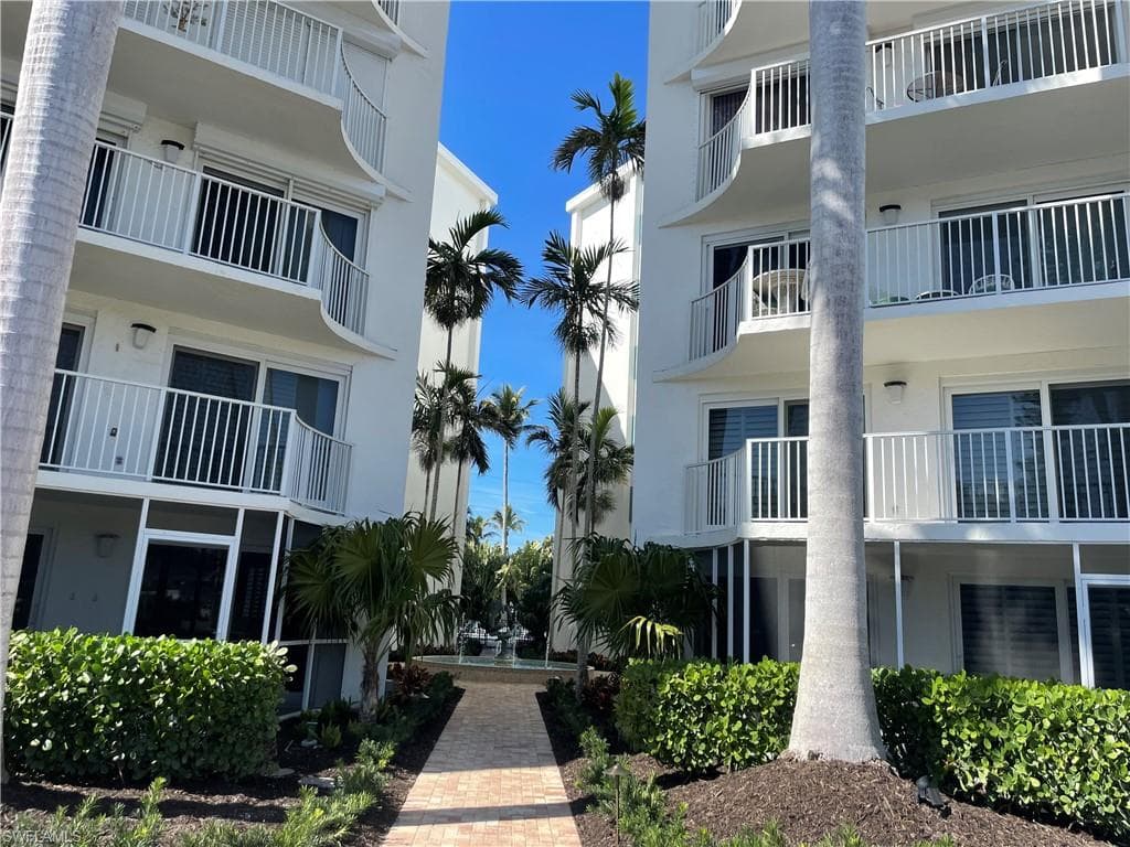 1300 Gulf Shore Blvd N 505, Naples, FL 34102-28