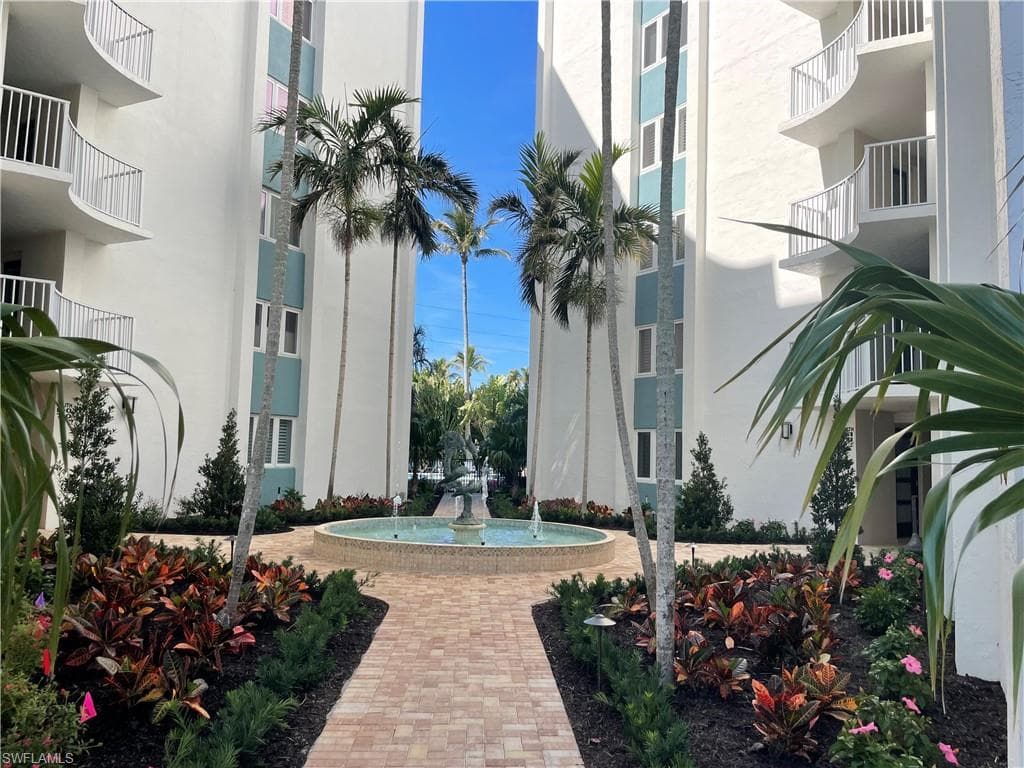 1300 Gulf Shore Blvd N 505, Naples, FL 34102-29