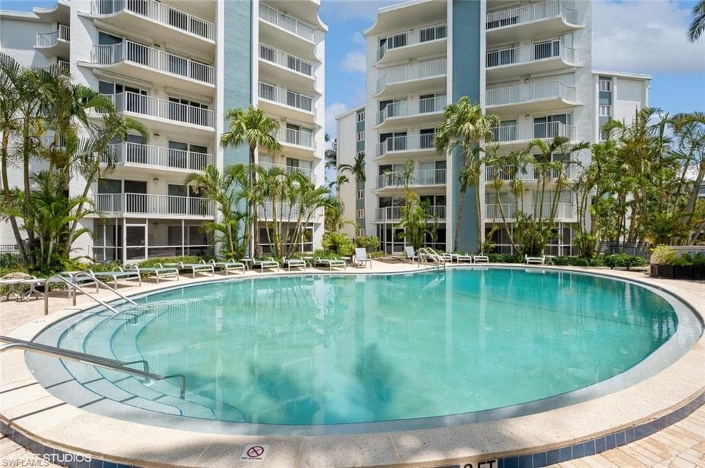 1300 Gulf Shore Blvd N 505, Naples, FL 34102-33
