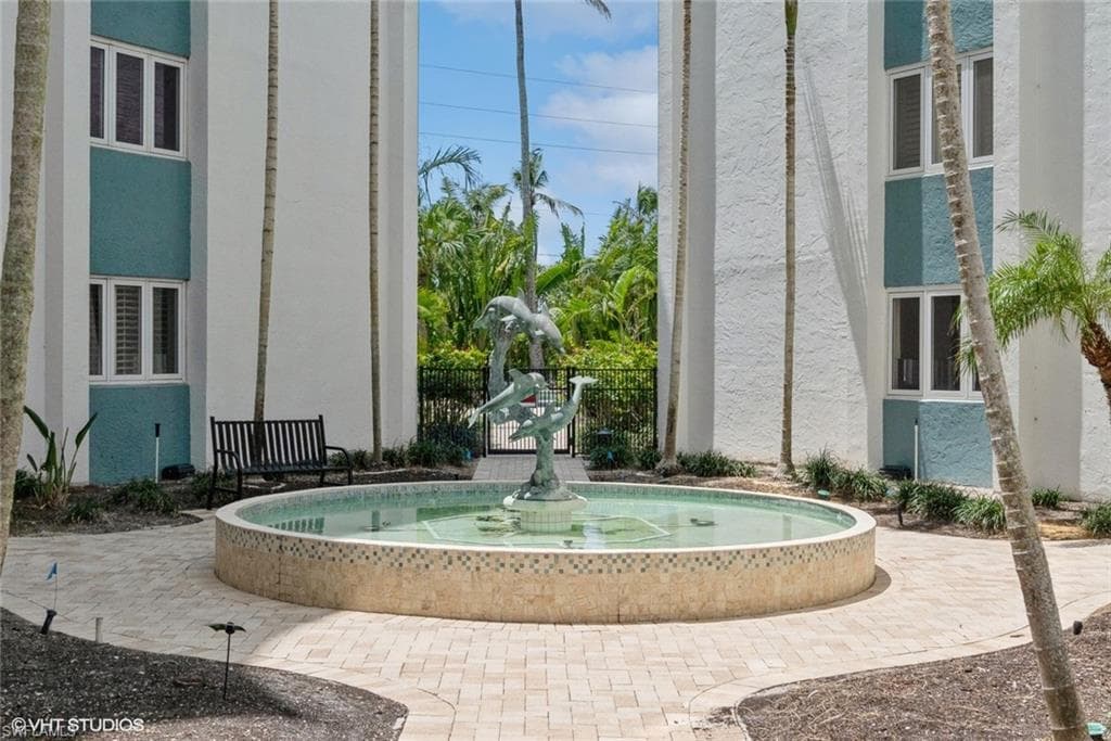 1300 Gulf Shore Blvd N 505, Naples, FL 34102-35