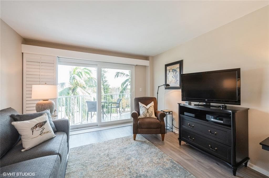 1300 Gulf Shore Blvd N 505, Naples, FL 34102-8