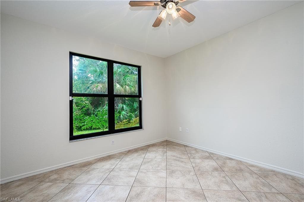 7670 Meadow Lakes Dr 1501, Naples, FL 34104-9