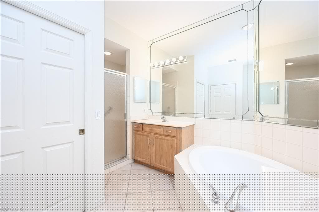 7670 Meadow Lakes Dr 1501, Naples, FL 34104-10