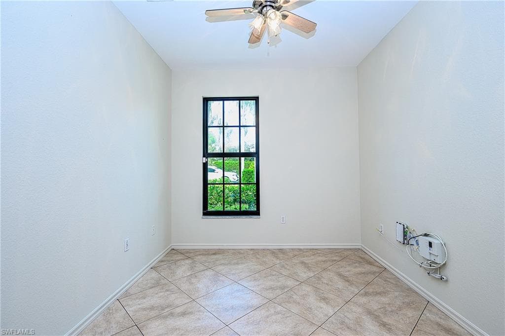 7670 Meadow Lakes Dr 1501, Naples, FL 34104-12
