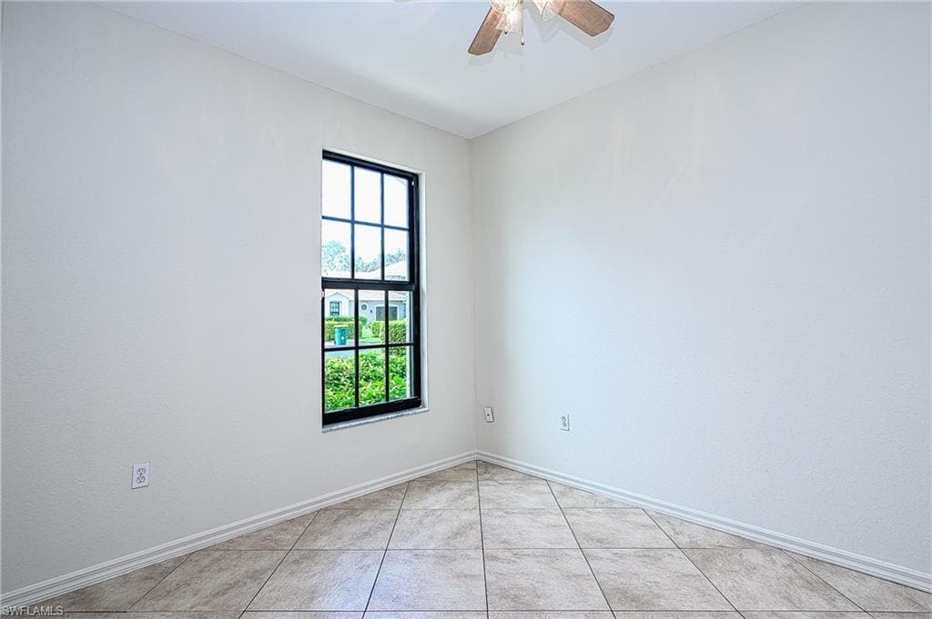 7670 Meadow Lakes Dr 1501, Naples, FL 34104-15