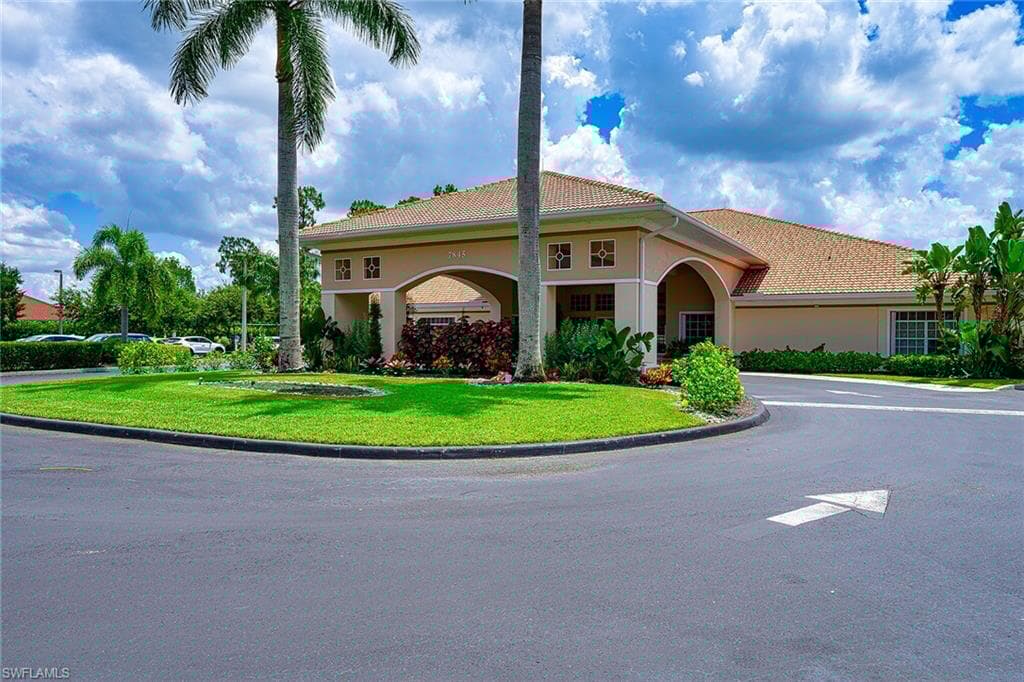 7670 Meadow Lakes Dr 1501, Naples, FL 34104-19