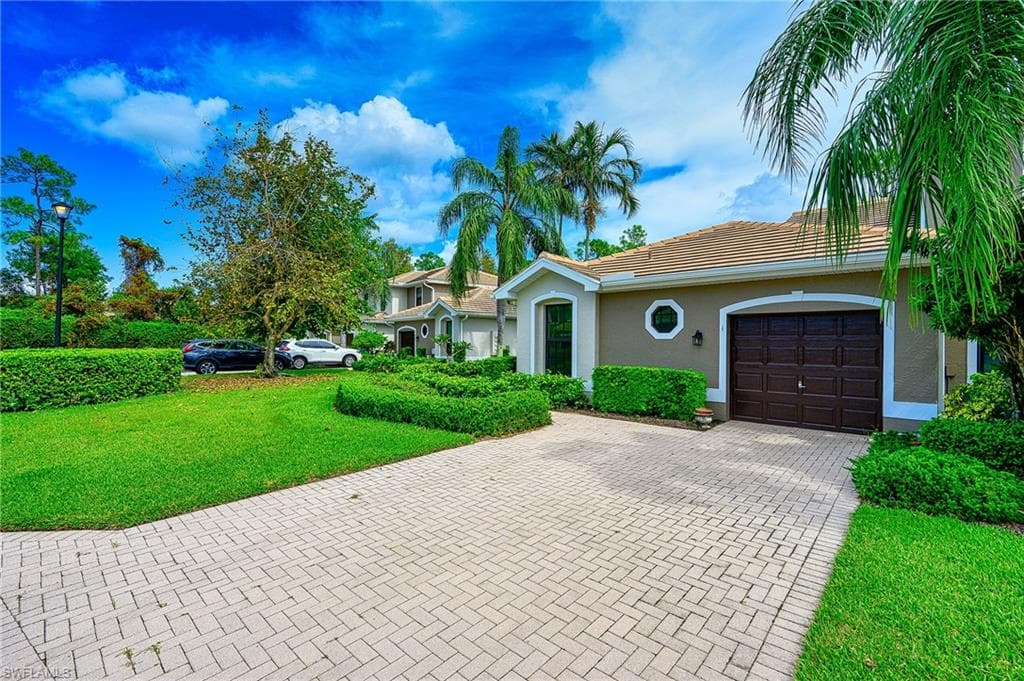7670 Meadow Lakes Dr 1501, Naples, FL 34104-3