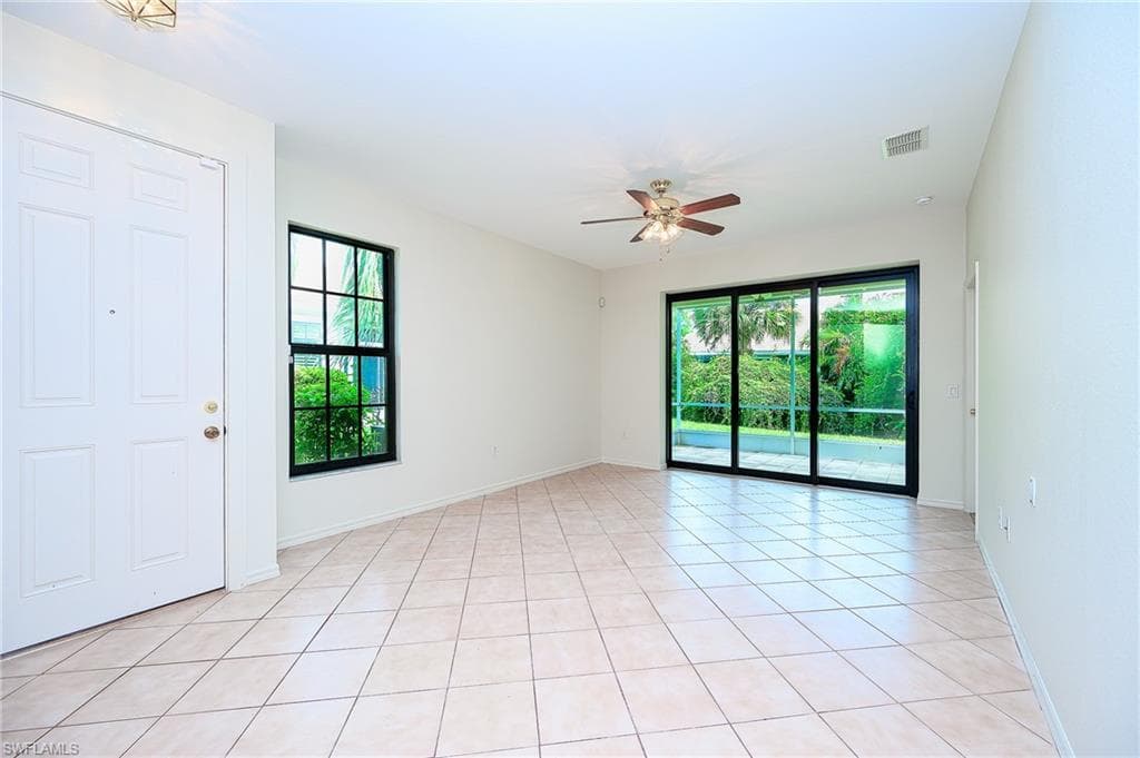 7670 Meadow Lakes Dr 1501, Naples, FL 34104-6