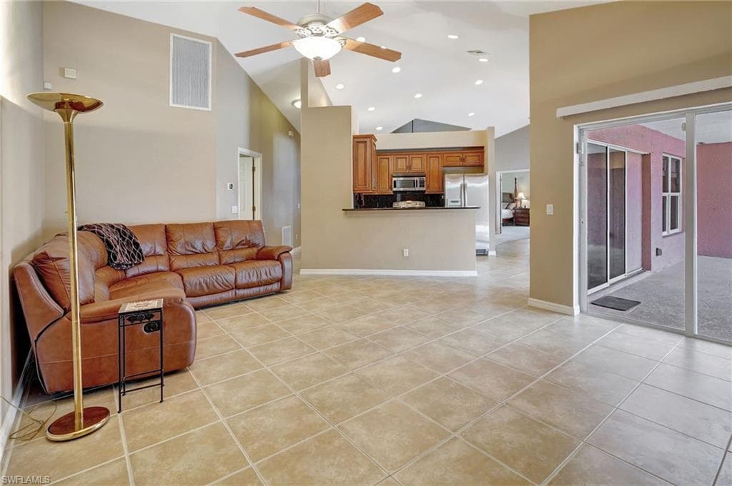 1330 11th St SW, Naples, FL 34117-18