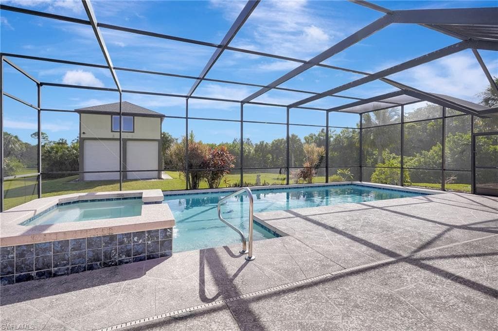 1330 11th St SW, Naples, FL 34117-25