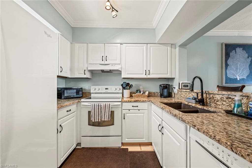 803 River Point Dr 306b, Naples, FL 34102-10