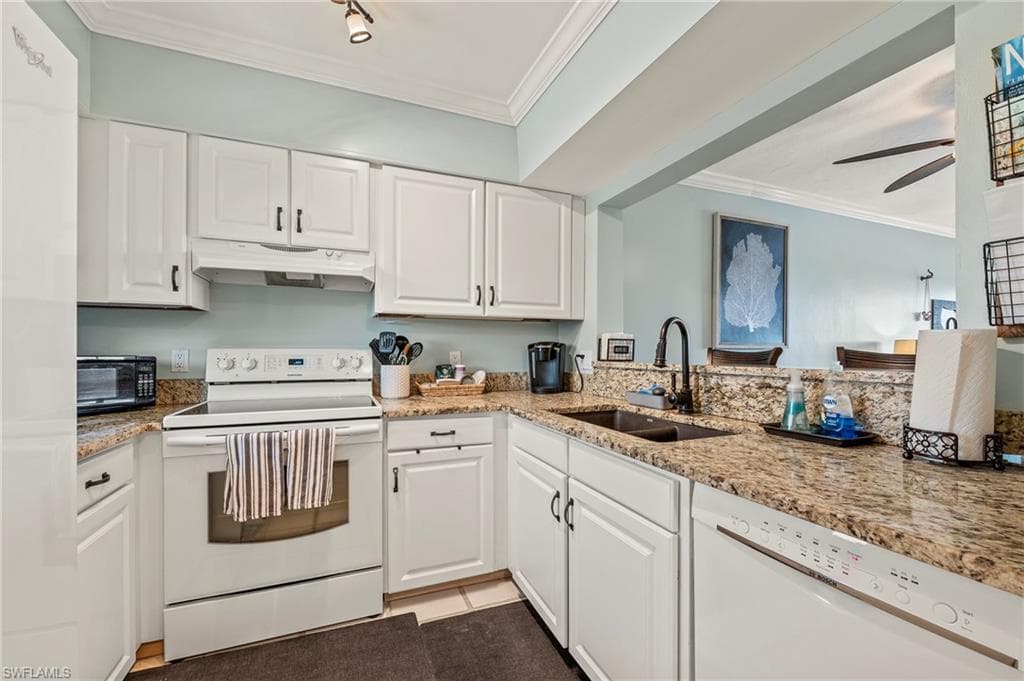 803 River Point Dr 306b, Naples, FL 34102-11