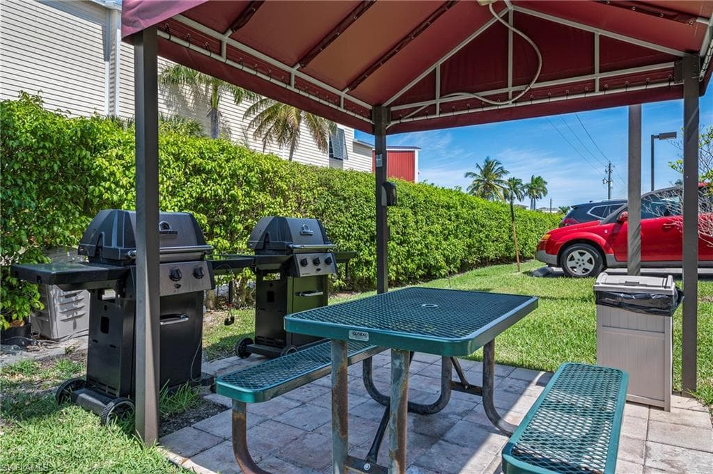 803 River Point Dr 306b, Naples, FL 34102-21