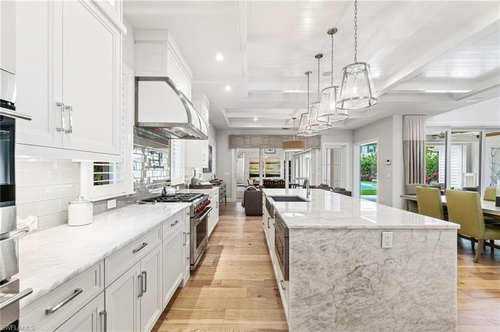 730 9th Ave S, Naples, FL 34102-12