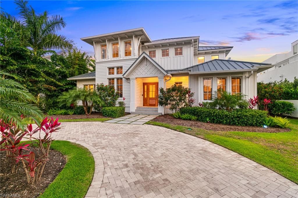 730 9th Ave S, Naples, FL 34102-2