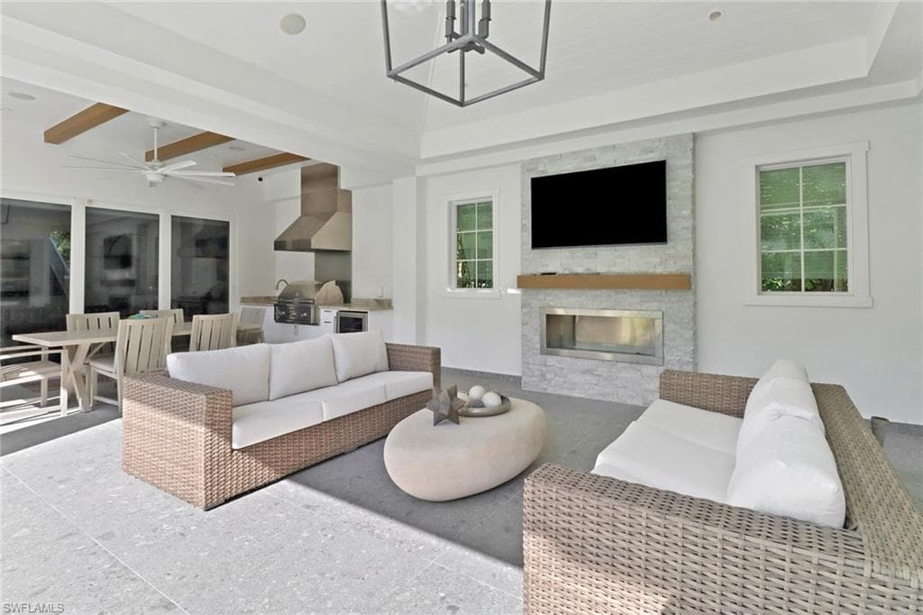 730 9th Ave S, Naples, FL 34102-45