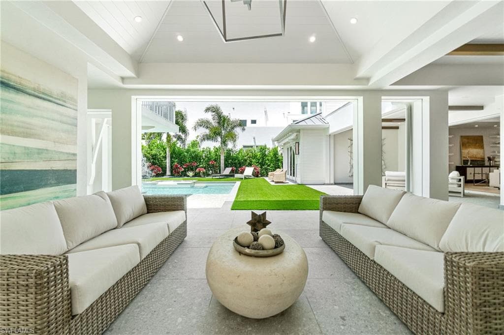 730 9th Ave S, Naples, FL 34102-48
