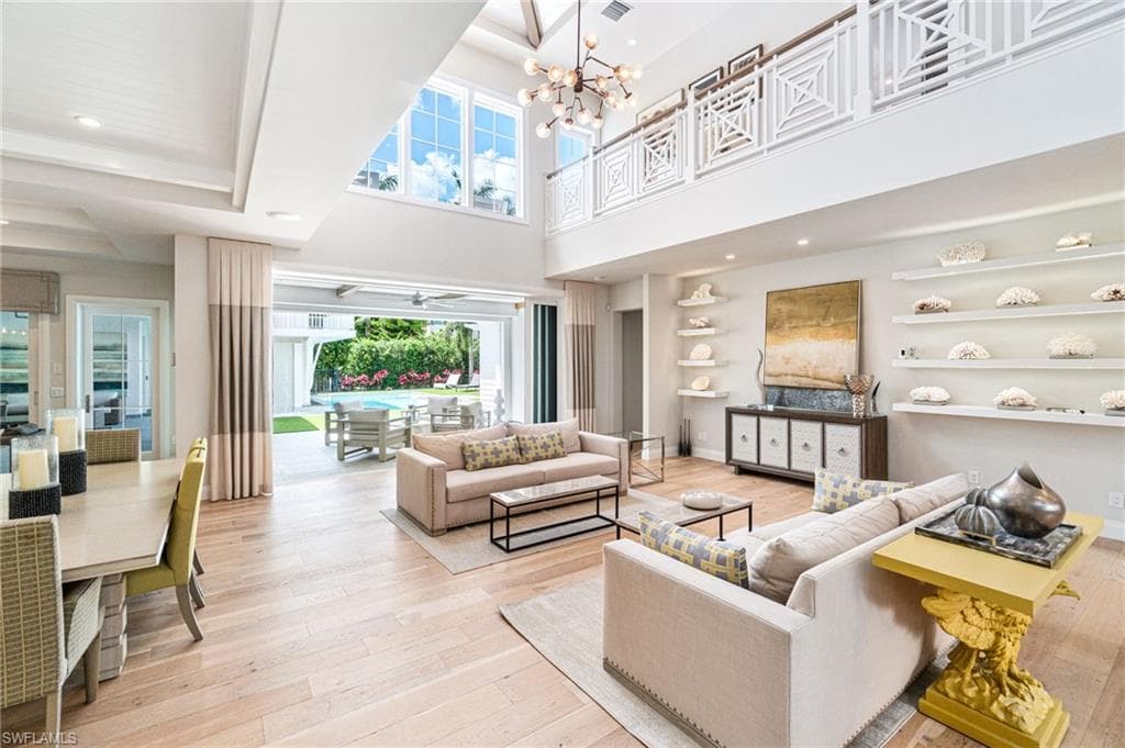 730 9th Ave S, Naples, FL 34102-6