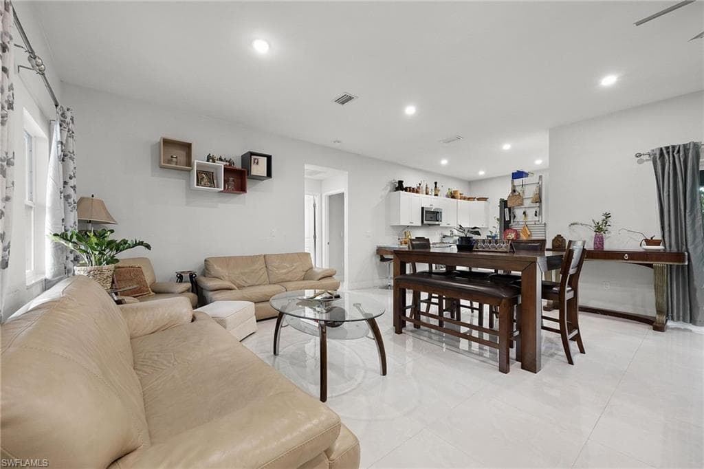 3312 Poinsettia Ave, Naples, FL 34104-4
