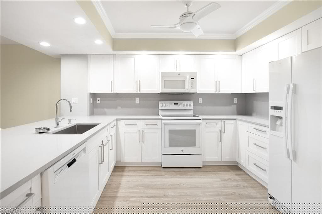 21 Bluebill Ave B-303, Naples, FL 34108-9